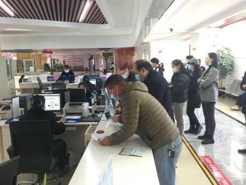 石林公安多措并舉 應(yīng)對出入境窗口辦證高峰